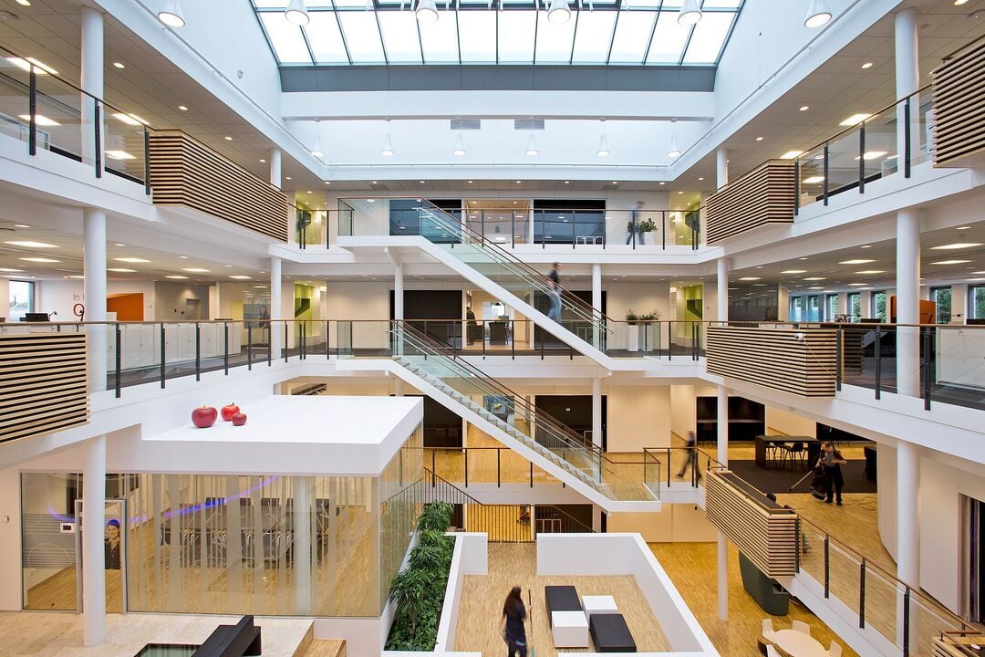 Web_Desktop-2020_ISS_HQ Office_21